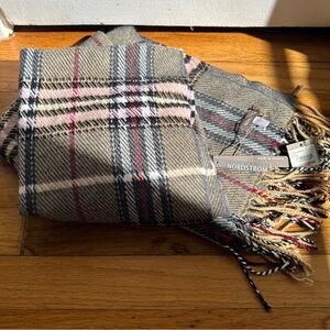 Nordstrom Rack 100% Acrylic Scarf Gray Red Plaid Fringed Long 20 x 70 in